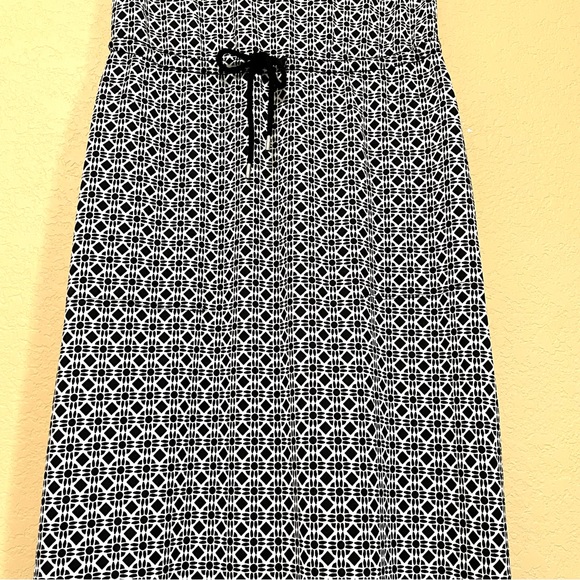 T by Talbots Drawstring Waist Short Sleeve Geometric
Print Maxi Dress - Picture 4 of 13